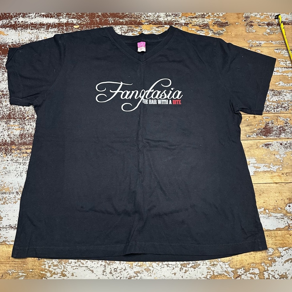 EUC Sz XL True Blood 🩸Fangtasia Black Tee. Orig L.A.T Tee Excellent Condition!